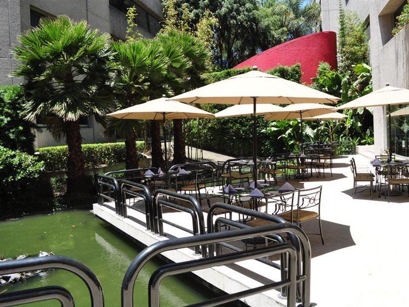 Hotel Royal Pedregal Mexiko-Stadt Exterior foto The outdoor café