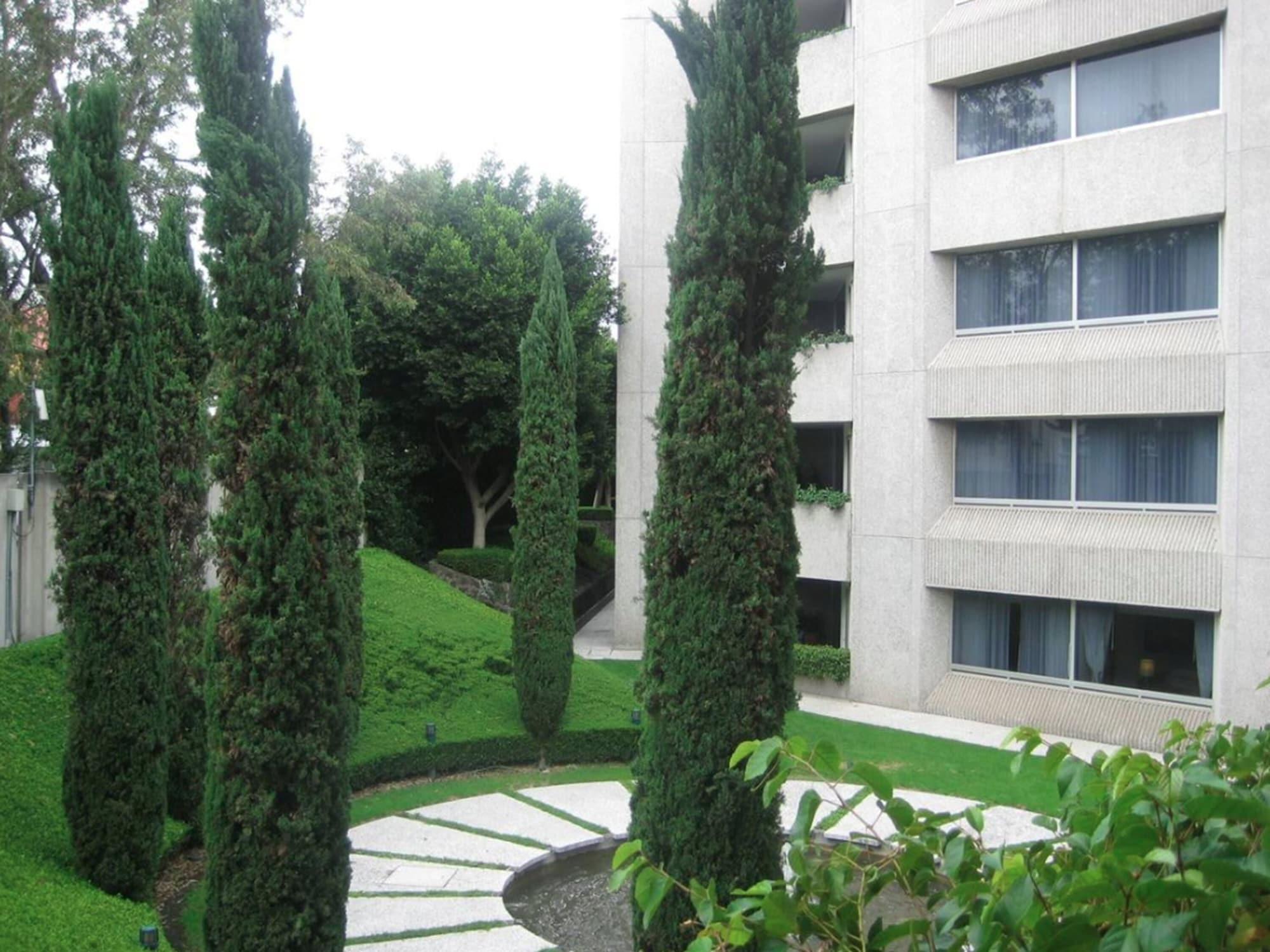 Hotel Royal Pedregal Mexiko-Stadt Exterior foto The campus of the University of Navarra