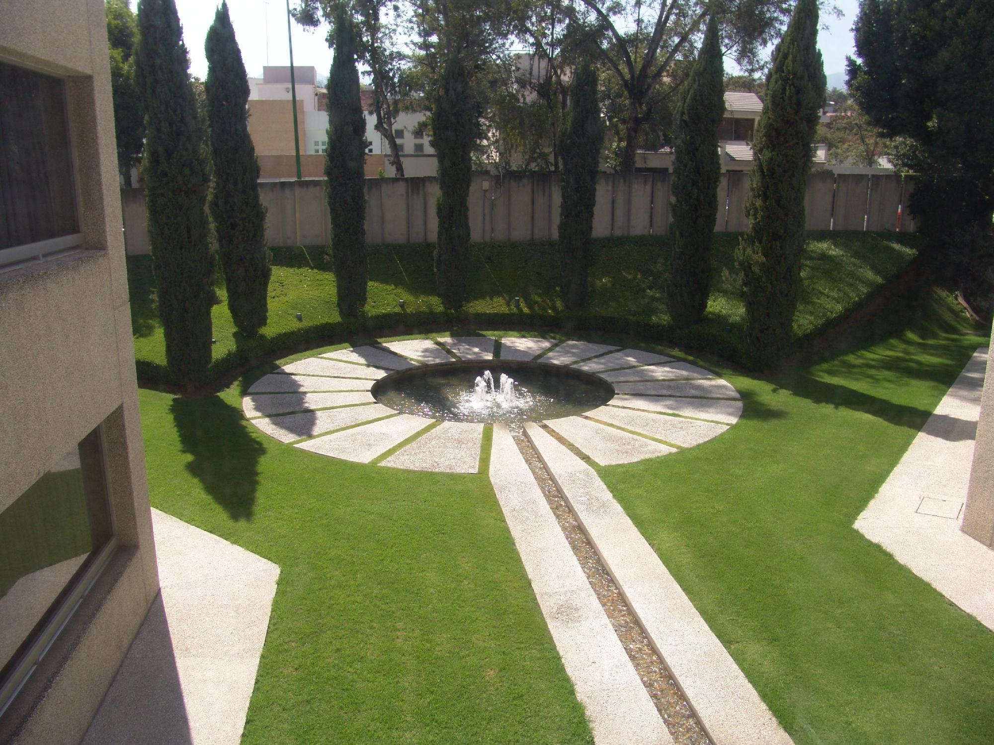 Hotel Royal Pedregal Mexiko-Stadt Exterior foto Fountain at the center of the campus