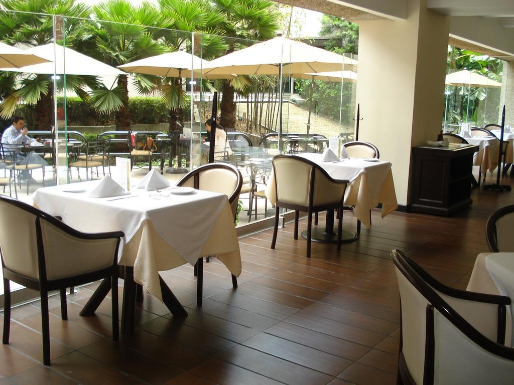Hotel Royal Pedregal Mexiko-Stadt Exterior foto The interior of the restaurant