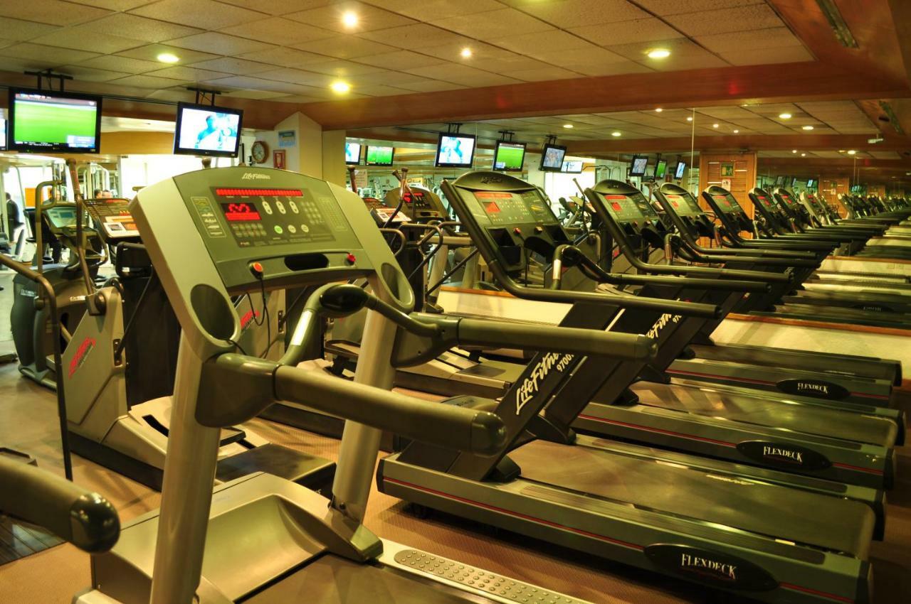 Hotel Royal Pedregal Mexiko-Stadt Exterior foto A row of treadmills