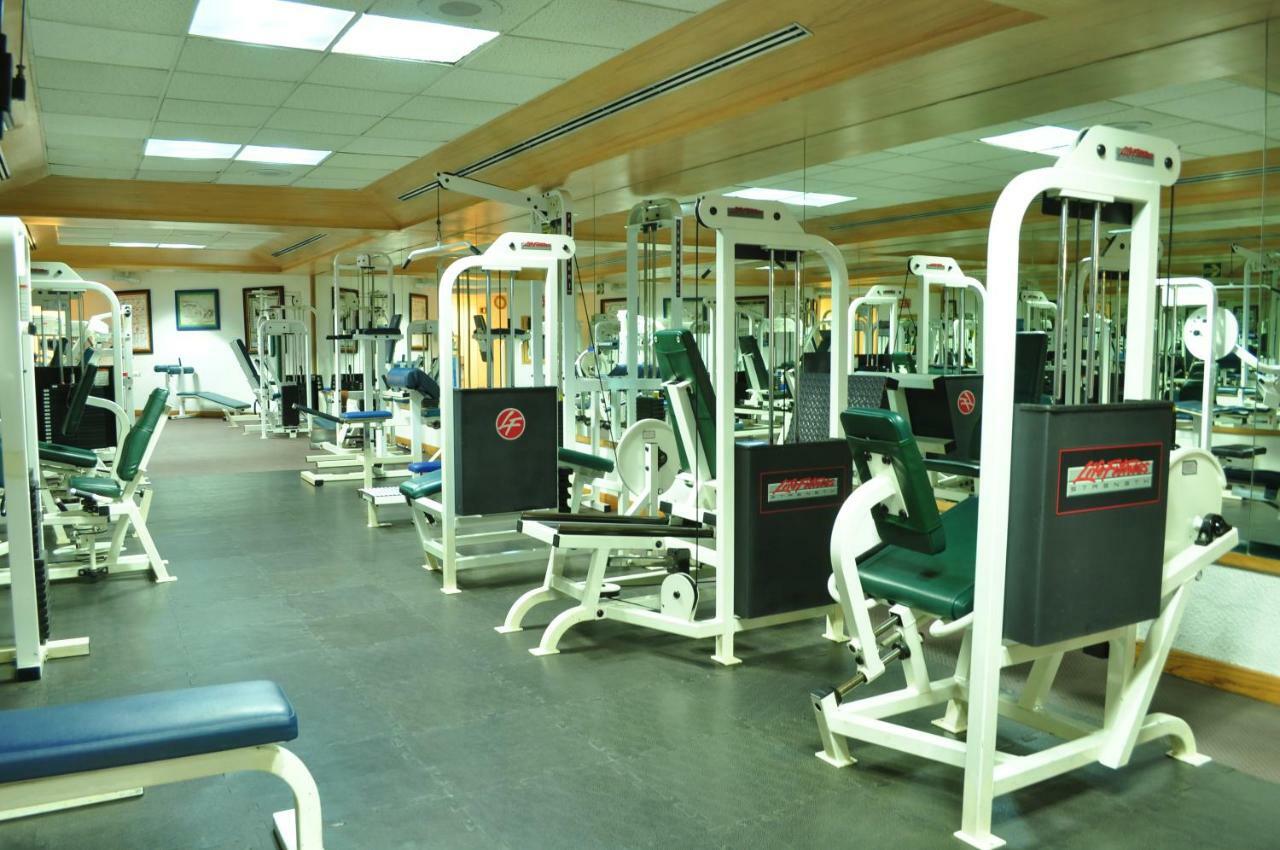 Hotel Royal Pedregal Mexiko-Stadt Exterior foto A typical gym